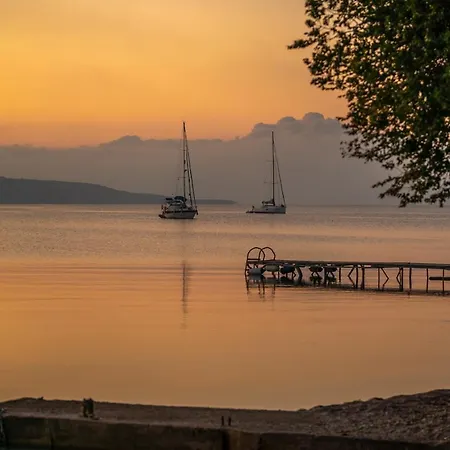 Aparthotel Flisvos Seaside