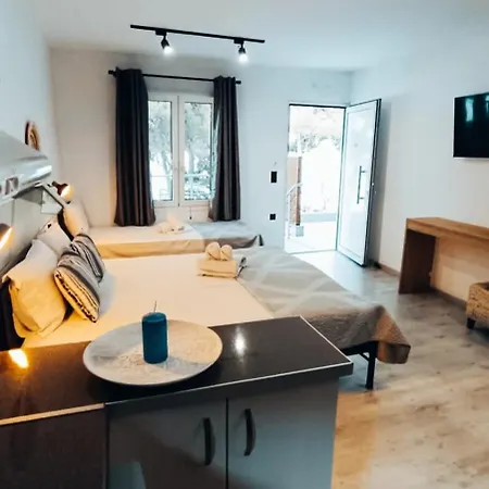 Flisvos Seaside Aparthotel 3*