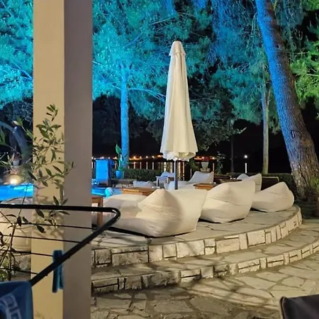 Aparthotel Flisvos Seaside