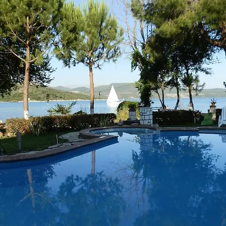 Flisvos Seaside Aparthotel 3*