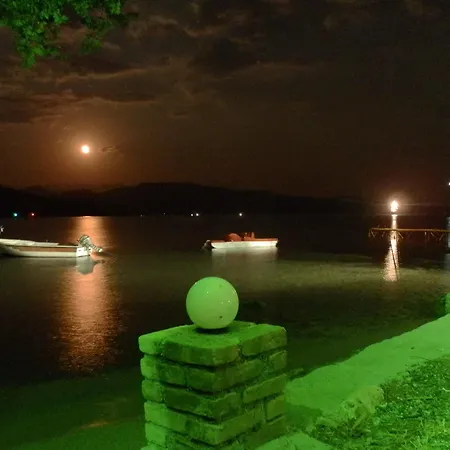 Aparthotel Flisvos Seaside 3*