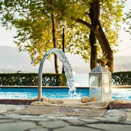 Aparthotel Flisvos Seaside