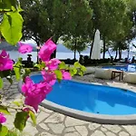 Apart Otel Flisvos Seaside