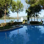 Flisvos Seaside Apart Otel 3*
