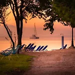 Flisvos Seaside Апарт-отель