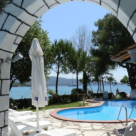 Apart-hotel Flisvos Seaside 3*