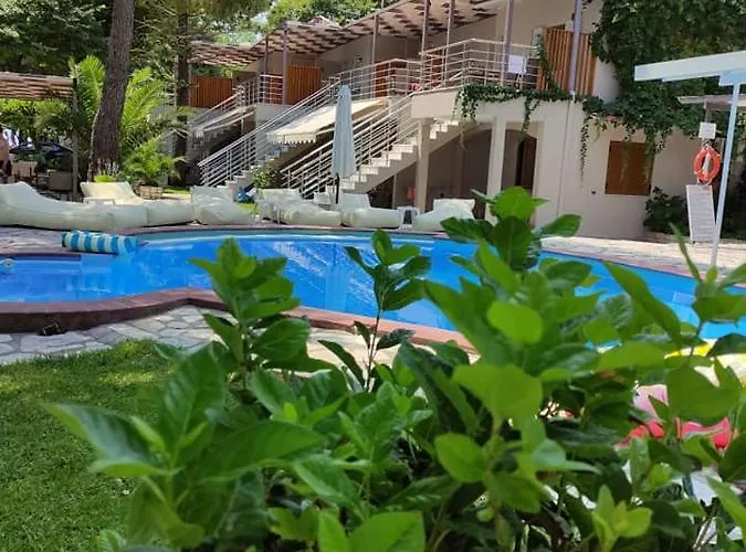 Апарт-отель Flisvos Seaside